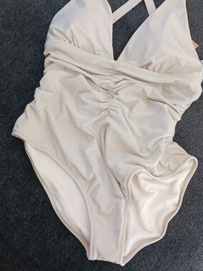 Shade & Shore Shimmery Cream V-Neck Ruched One-Piece Swimsuit Size 16 NWT